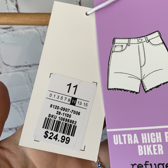 NWT Charlotte Russe High Rise Distressed Cali - Picture 7 of 7